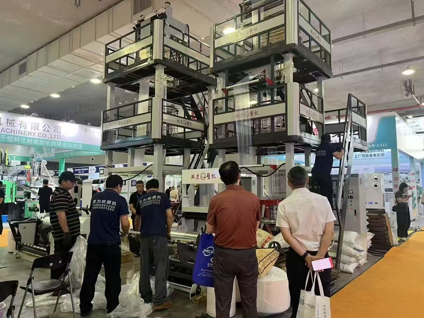 2025溫州塑料博覽會第三天：展位前人潮涌動，商機在絡...